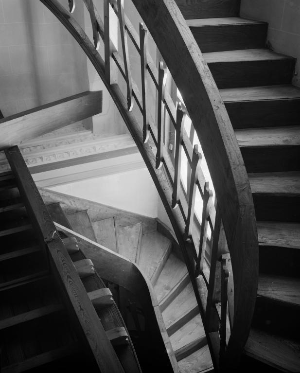 Intérieur: l'escalier.