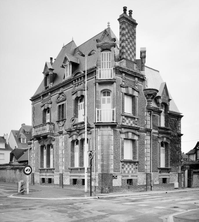 Elévations ouest et sud.
