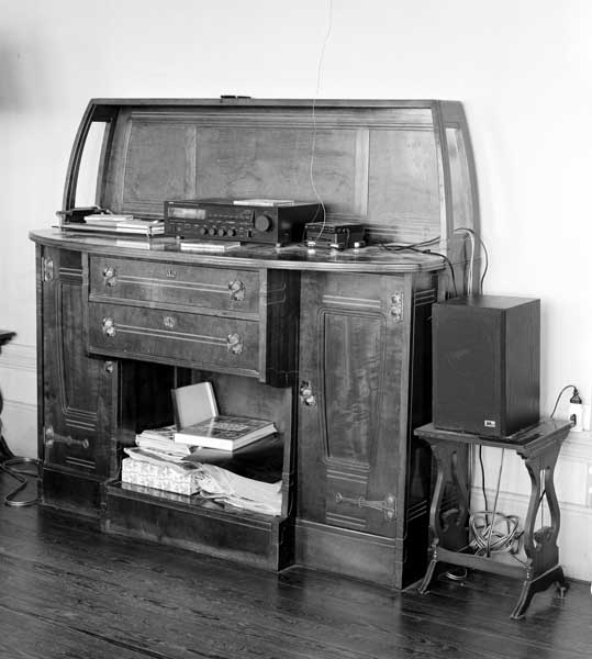 Intérieur: un meuble dans la pièce principale.
