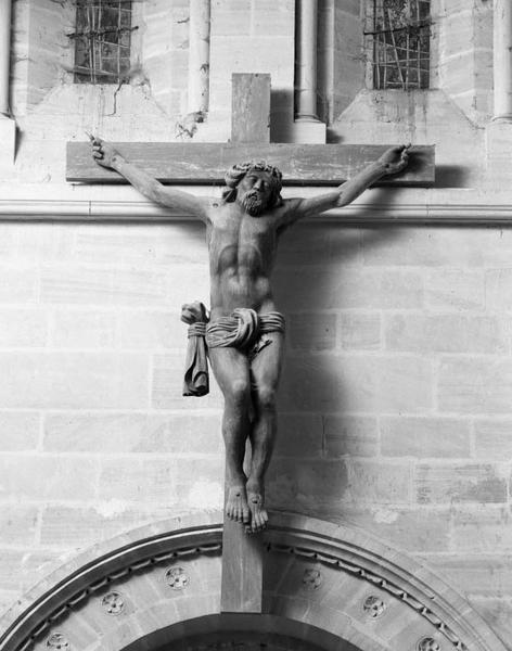 Croix : Christ en croix