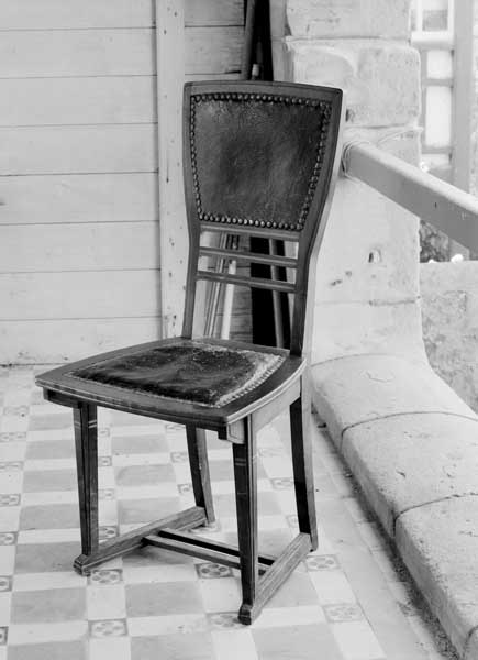 Intérieur: une chaise de la pièce principale.