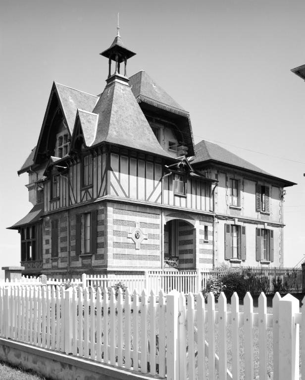 Elévations ouest et sud.