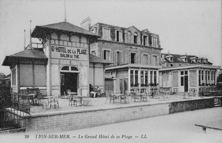 20. Lion-sur-Mer. Le Grand Hôtel de la Plage. Les annexes côté mer au début du siècle.- Carte postale, LL. n°20, s.d., début 20e siècle.