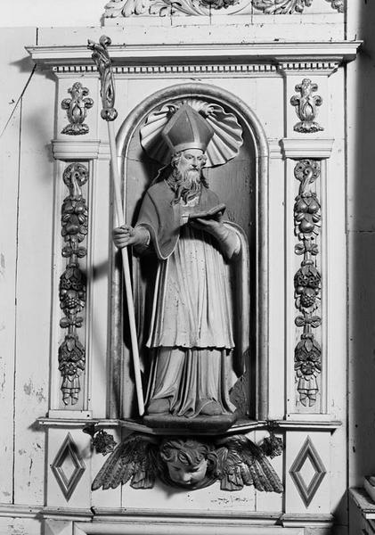 2 statues : saint Brice, saint Yves