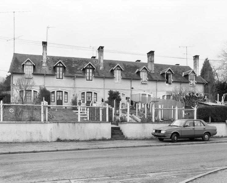 Logement d'ouvriers (2). Vue prise de l'est.