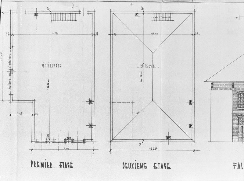 Etablissements Emile et Paul Bourné à Lisieux, boulevard Jeanne d'Arc et rue d'Alençon. Bâtiment n°19. Distillerie. Premier et deuxième étages.