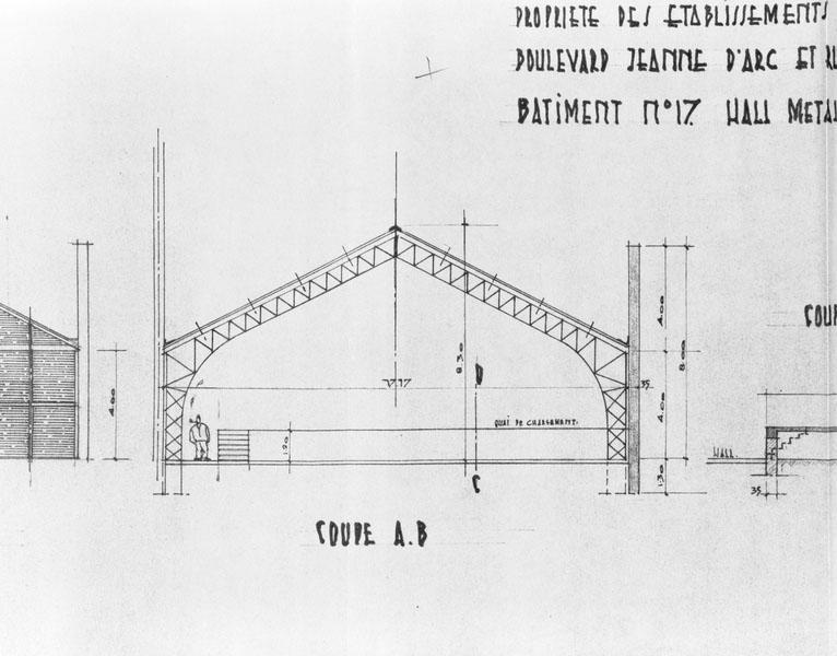 Etablissements Emile et Paul Bourné à Lisieux, boulevard Jeanne d'Arc et rue d'Alençon. Bâtiments n°17. Hall métallique. Coupe AB.