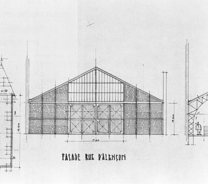 Propriété des établissements Emile et Paul Bourné à Lisieux, boulevard Jeanne d'Arc et rue d'Alençon. Bâtiments n°17. Hall métallique. Façade rue d'Alençon.