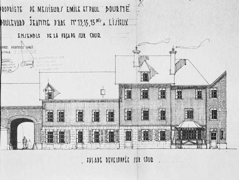 Propriété de Messieurs Emile et Paul Bourné, boulevard Jeanne d'Arc n° 13, 15, 15bis à Lisieux. Ensemble de la façade sur cour. Façade développée sur cour.