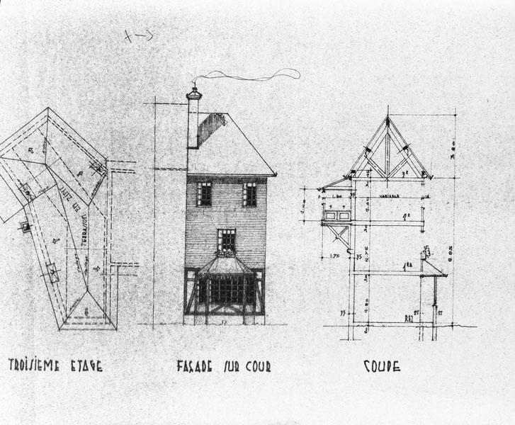 Propriété de Messieurs Emile et Paul Bourné, boulevard Jeanne d'Arc à Lisieux. Bâtiment n°3 (habitation). Façade sur cour et coupe.