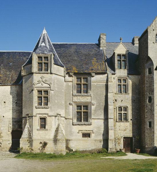 Logis, partie centrale de la façade sur cour.