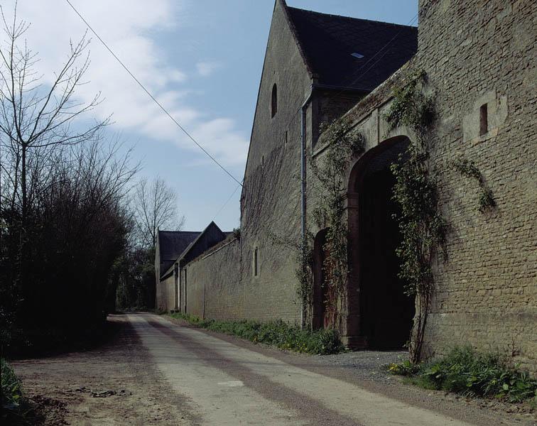 Vue d'ensemble de la rue.