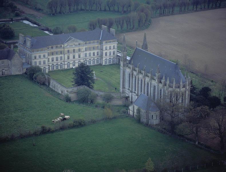 Séminaire, vue aérienne prise de l'ouest.