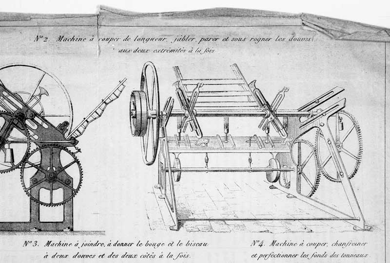 Machine à couper de longueur, jâbler, parer et sous rogner les douves aux deux extrémités à la fois.- Gravure, sur feuille publicitaire, imp. Bénard et Cie, s. d., vers 1830. (AD Calvados. Z 2064).