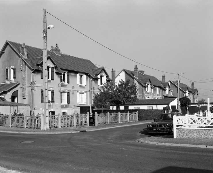 Cité ouvrière (2). Rue d'Auge. Vue prise du sud-est.