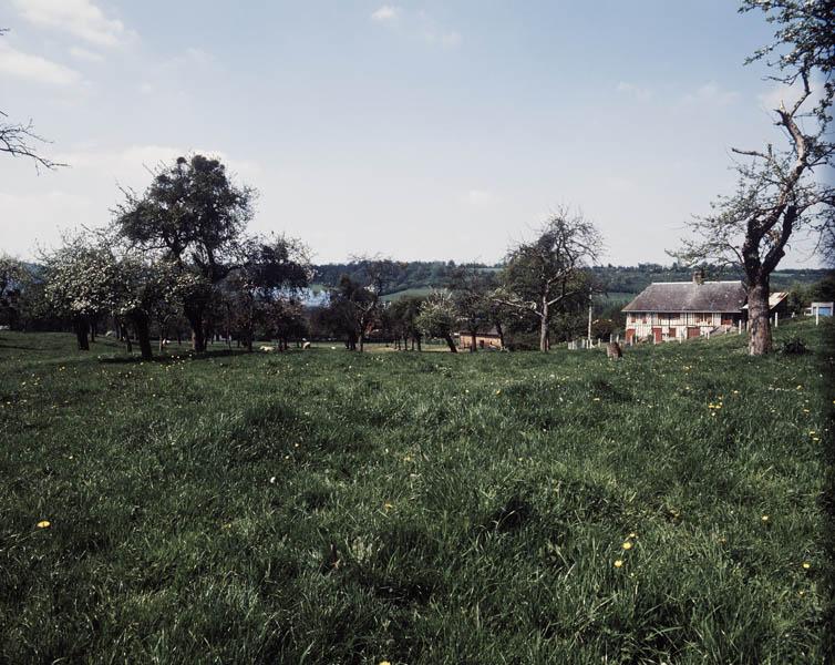 La cour des Carrières : ferme.