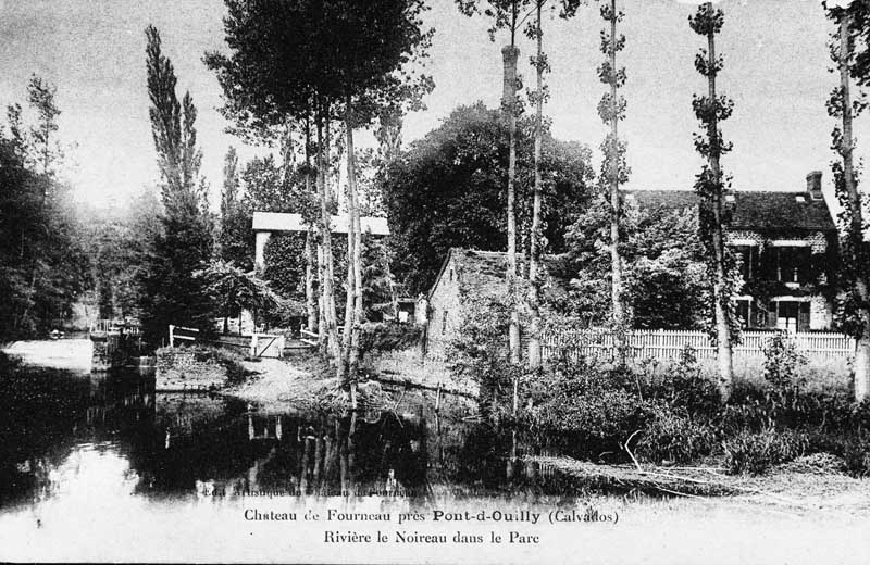 Château de Fourneau près de Pont-d'Ouilly (Calvados). Rivière le Noireau dans le Parc.- Carte postale, éd. Artistique du Château de Fourneau, s.d., début 20e siècle. (Collection particulière P. Coftier).