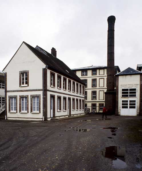 Bureau, cheminée d'usine, chaufferie et atelier de fabrication (3), vue prise du nord ouest.