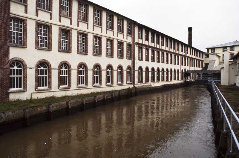 Atelier de fabrication (1) et canal, vue prise du sud ouest.