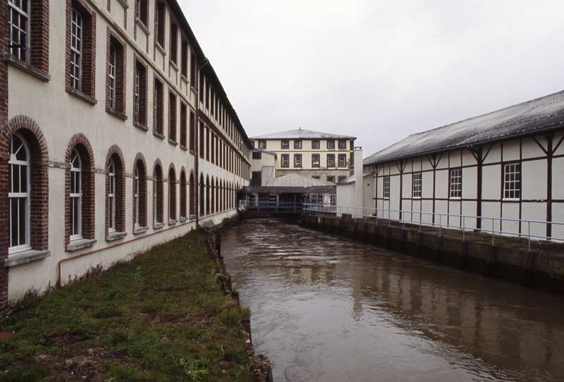 Atelier de fabrication (1) et canal, vue prise du sud ouest.