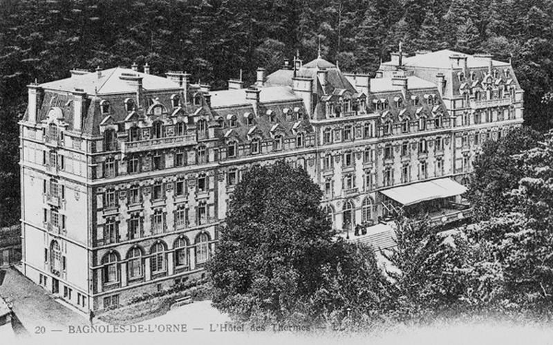 20 - Bagnoles-de-l'Orne - Hôtel des Thermes, l'écluse.