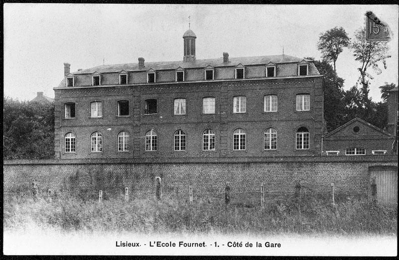 Lisieux - L'école Fournet. 1- côté de la gare.