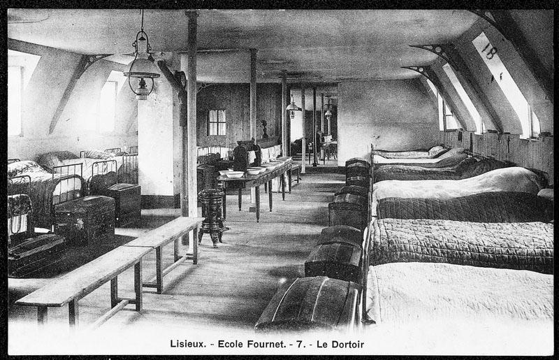 Lisieux - Ecole Fournet. 7 - Le dortoir.