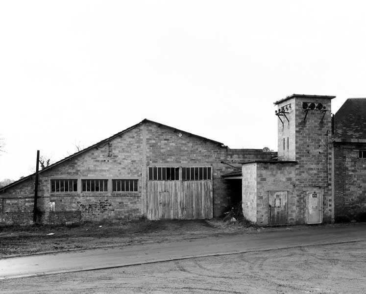 Remise. Vue prise du sud.
