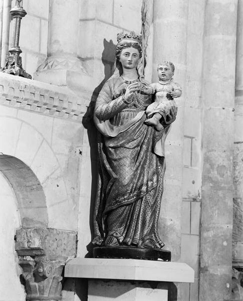 Statue (petite nature) : Vierge à l'Enfant (2)