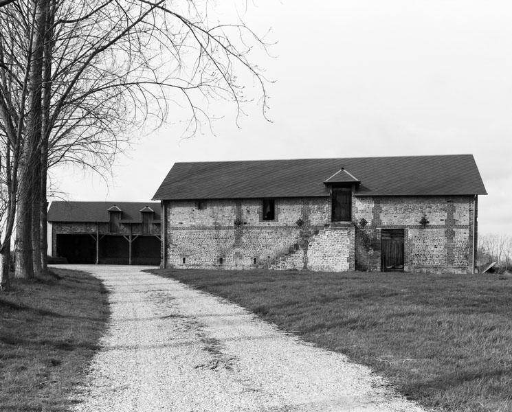 Charretterie et remise. Vue prise de l'ouest.