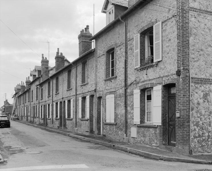 Cité ouvrière. Elévations sur la rue Chasles. Vue prise du nord-est.