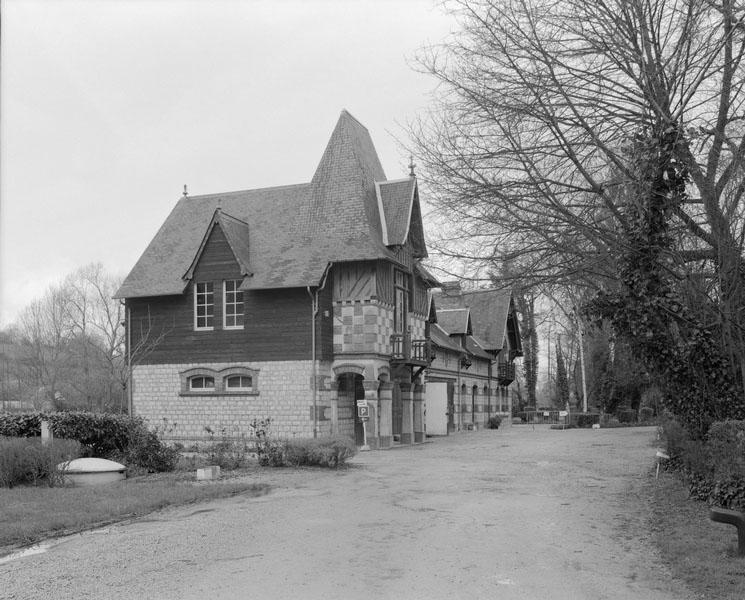 Dépendances du logement patronal (2), dit manoir de l'Isle. Vue prise du sud-est.