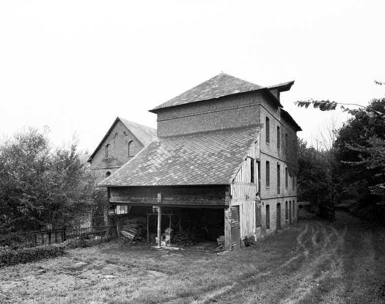 Moulin à blé (au premier plan) et moulin à tan, puis moulin à huile, puis fromagerie (au second plan). Vue prise de l'est.