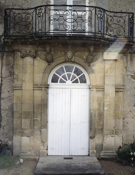 Façade postérieure, détail du portail.