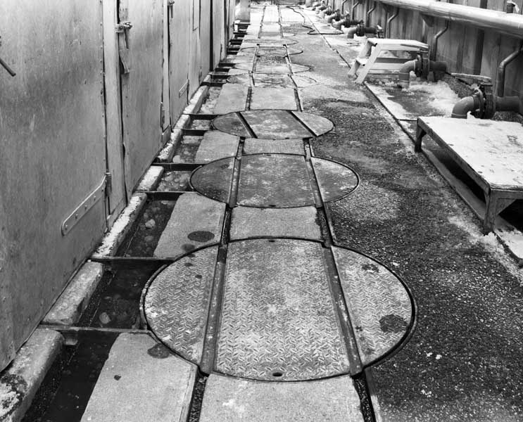 Atelier de fabrication (2), dit de fabrication des gels de Silice. Vue intérieure. Détail : Système d'accés au fours.