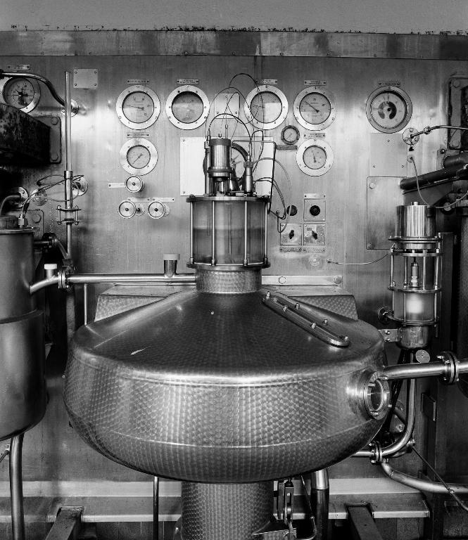 Atelier de fabrication, dit de nitration. Vue intérieure. Détail : séparateur (1).