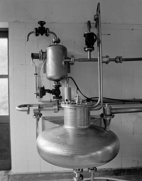 Atelier de fabrication, dit de nitration. Vue intérieure. Détail : séparateur (2).