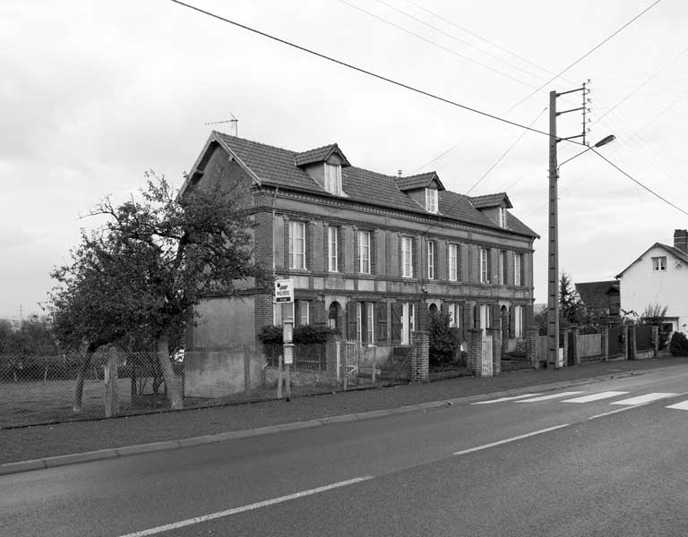 La Rivière-Saint-Sauveur, Saint-Clair. Logements d'ouvriers de la S.N.C.F. Vue prise du sud-ouest.