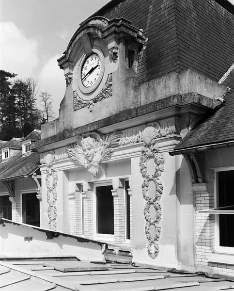 Façade sud-ouest : pavillon central.