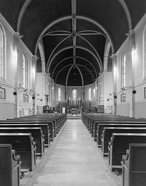 Vue intérieure vers le choeur.