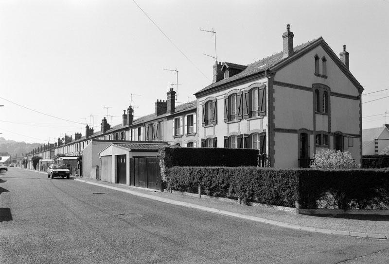 Cité ouvrière (1). Rue Saint-Pierre. Vue prise du nord-ouest.