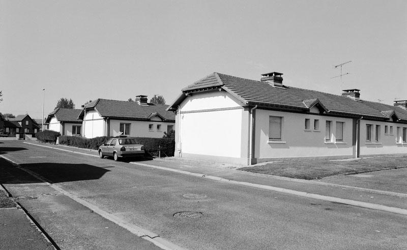 Cité ouvrière (1). Rue Ambroise Croizat. Vue prise du nord-est.