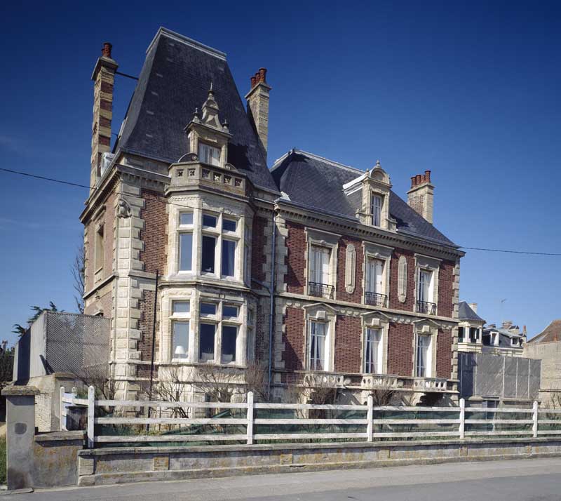 Elévations nord et est.