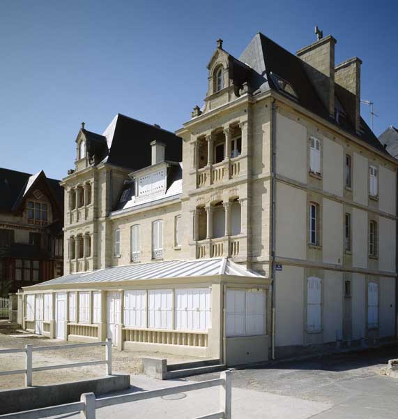 Elévations nord et ouest. ; Grand Hôtel (1 rue de Ouistreham), élévation nord et ouest.