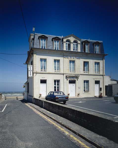 Elévations ouest et sud. ; Hôtel de voyageurs dit hôtel de la Plage, élévations ouest et sud.