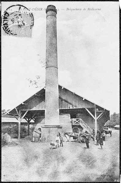 372. Saint-Désir (Calvados) - Briqueterie de Malicorne.- Carte postale, s.d., début 20e siècle. (Collection particulière D. Deshayes).