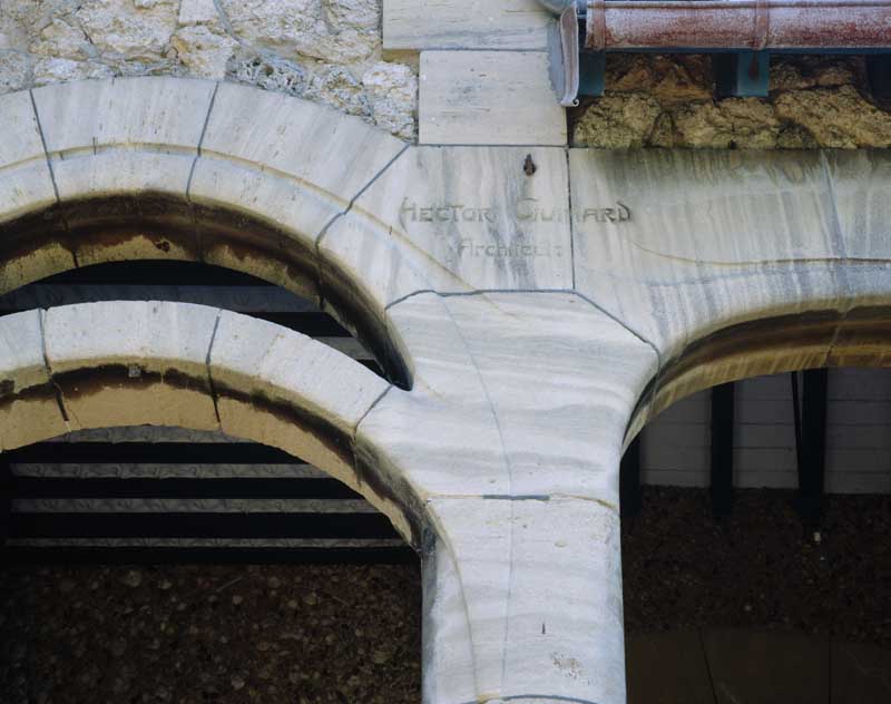 Elévation nord. Détail : signature (Hector Guimard. Architecte).