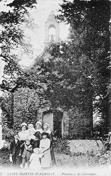 SAINT-MARTIN-D'AUBIGNY. - Pélerins à St-Christophe.- Carte postale, s.d., début 20e siècle.