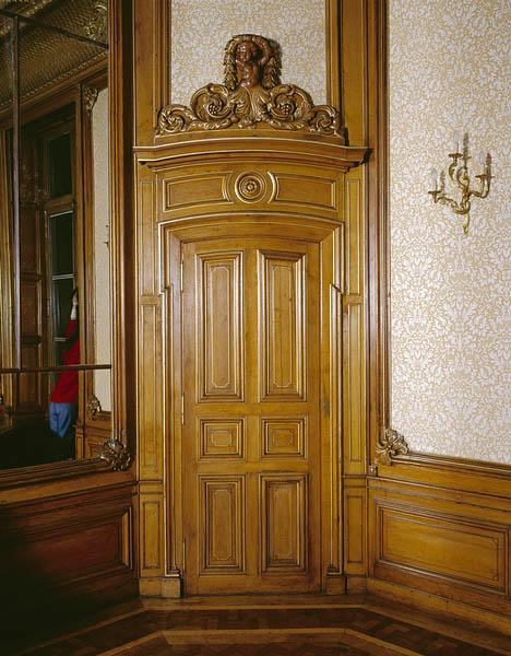 Salon d'honneur: porte.