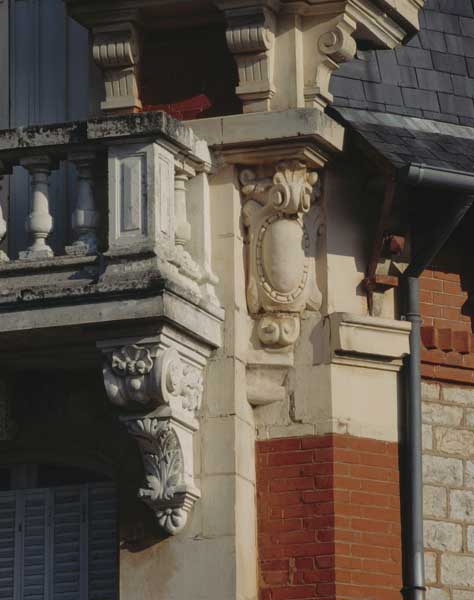 Elévation ouest : décoration.